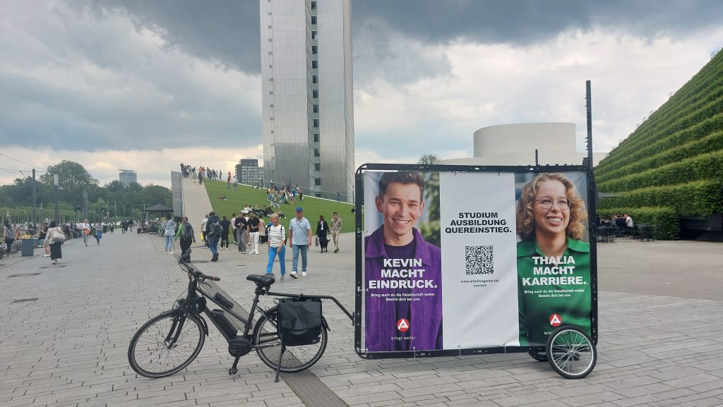 Mobile Außenwerbung in Düsseldorf auf der Shadowstraße