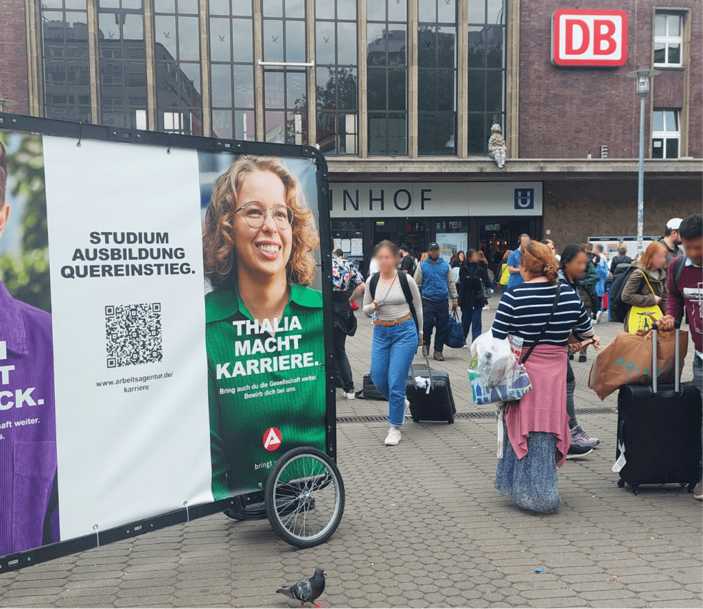 Mobile Außenwerbung in Düsseldorf am Hauptbahnhof