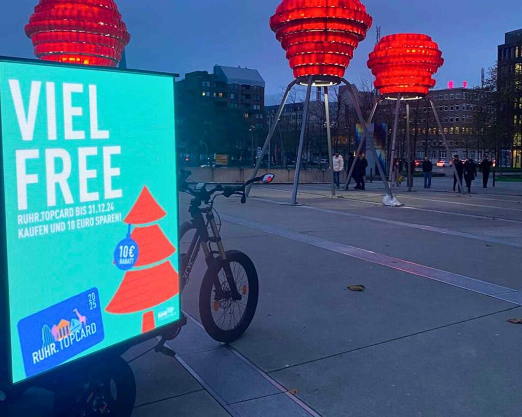 Mobile Außenwerbung in Essen wirkt mit dem LED Bike besonders gut in den Abendstunden