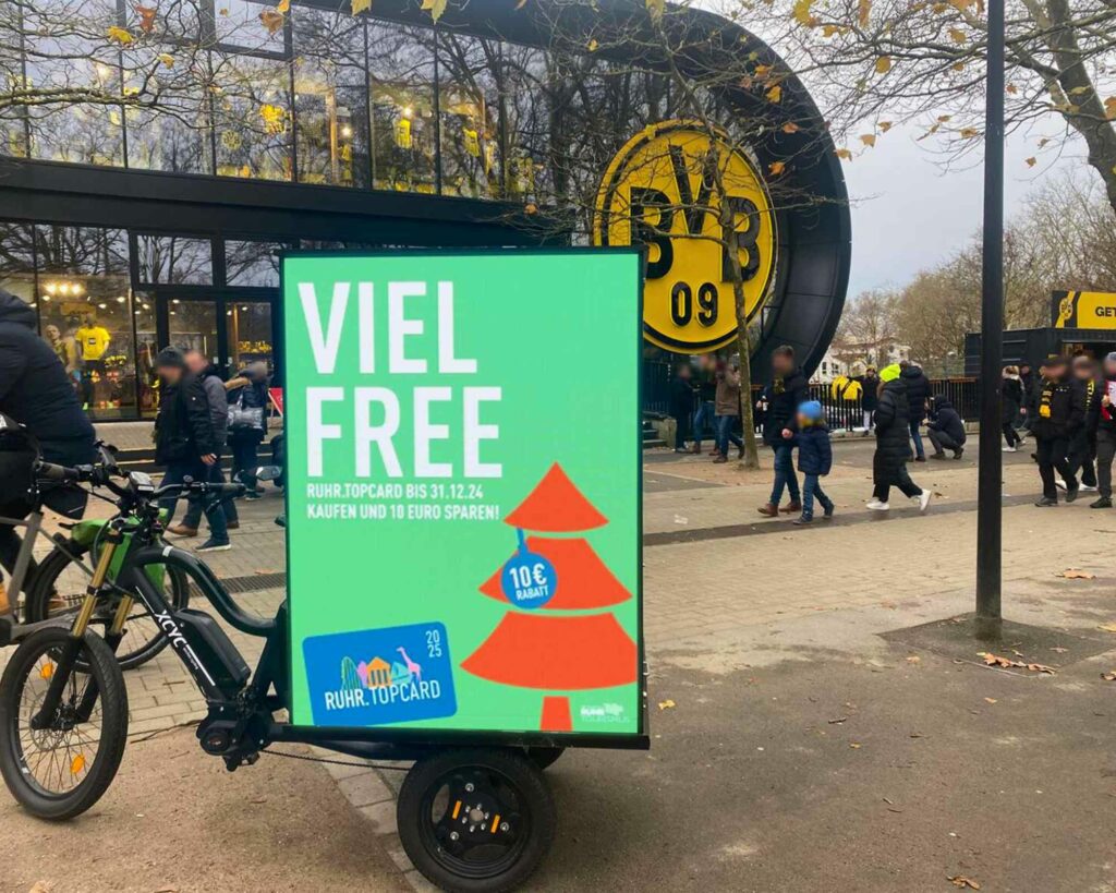 Mobile Außenwerbung in Dortmund vor dem Westfalenstadion