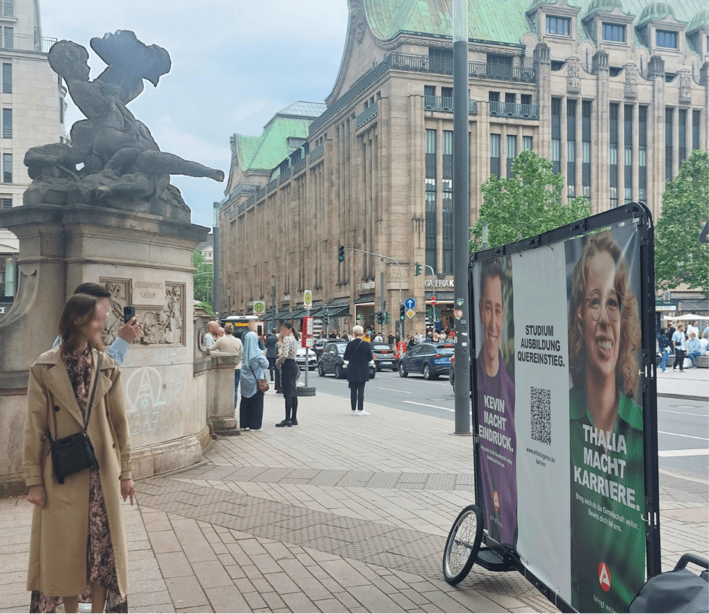 Mobile Außenwerbung in Düsseldorf sorgt für viele Aha-Momente