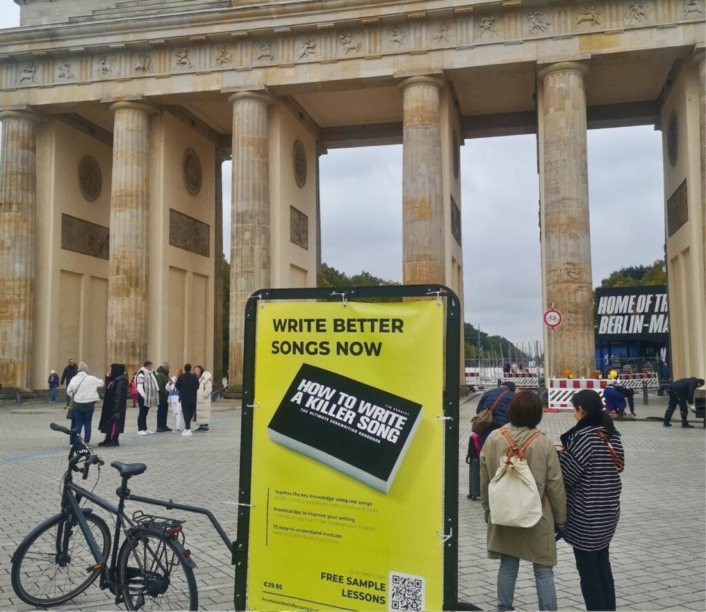 Mobile Außenwerbung in Berlin am Brandenburger Tor